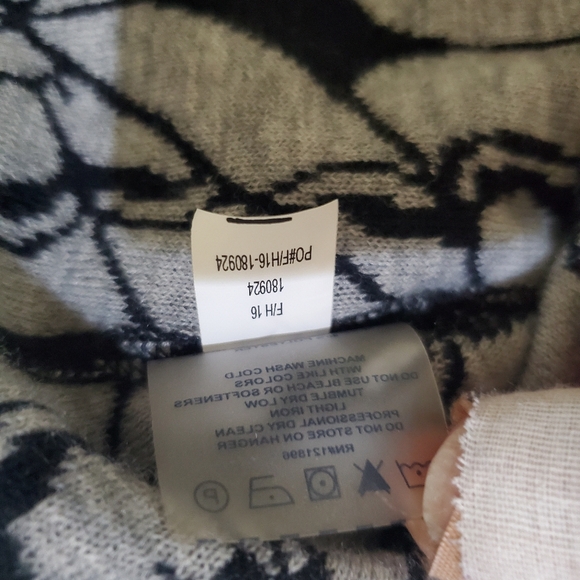 Wool mix black and white short VA reversible skirt No size, probably size Large - Picture 10 of 13